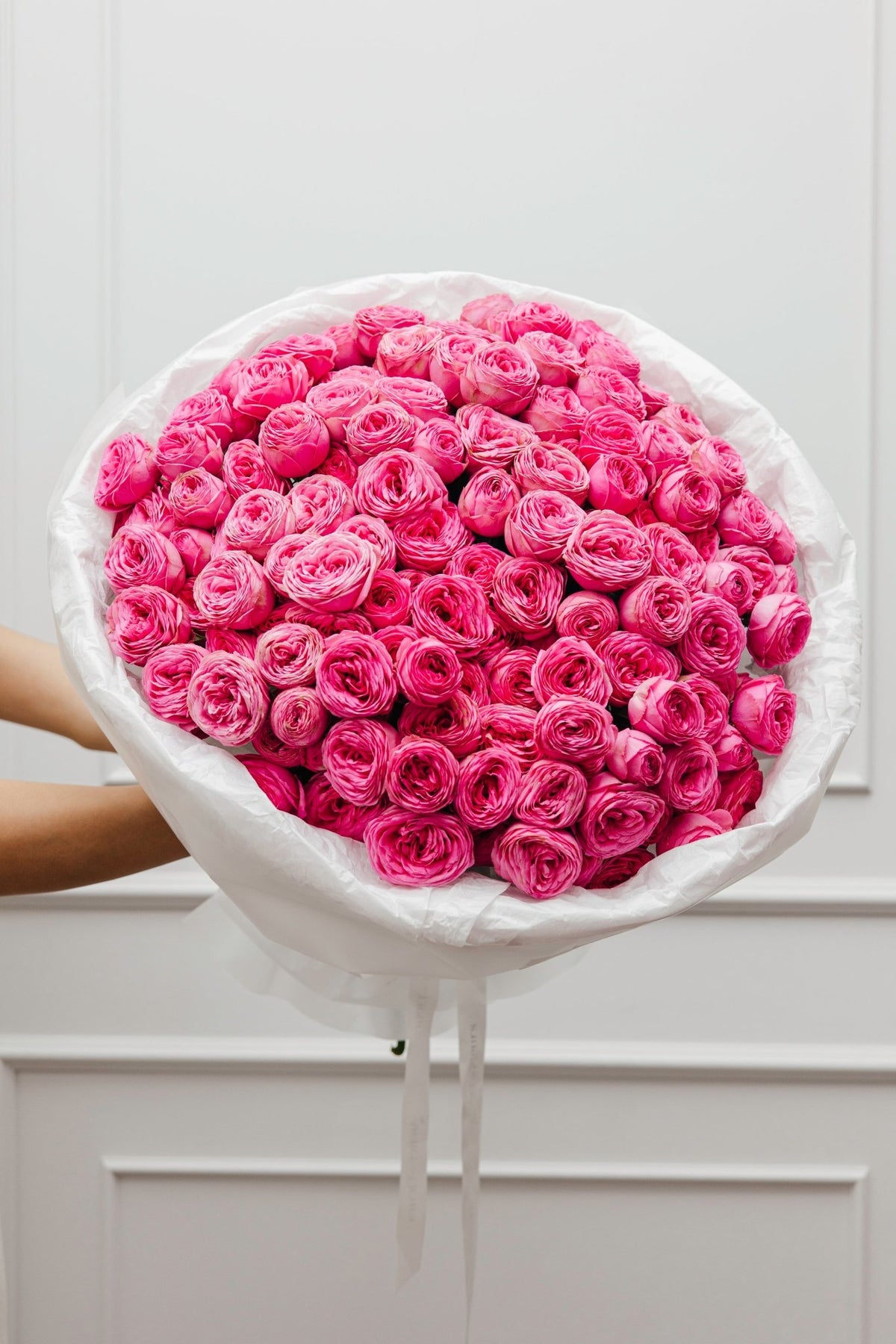 Luxury rose bouquet handcrafted in Geneva by PIVOINERIE